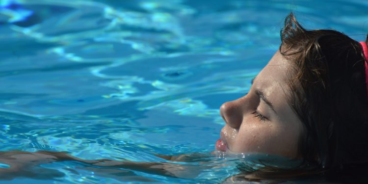 Jak zamontować basen ogrodowy?