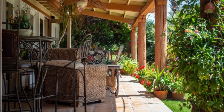 Krzesła rattanowe – wyjątkowy element aranżacji