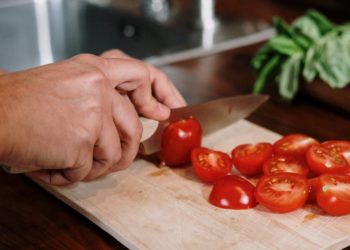 Blat drewniany dębowy – klasyczne i eleganckie rozwiązanie do wnętrz