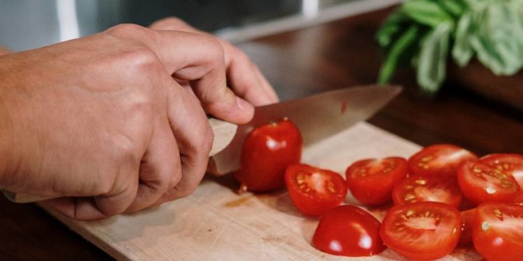 Blat drewniany dębowy – klasyczne i eleganckie rozwiązanie do wnętrz