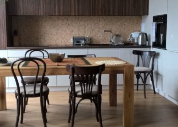 Jakie krzesła do kuchni wybrać?