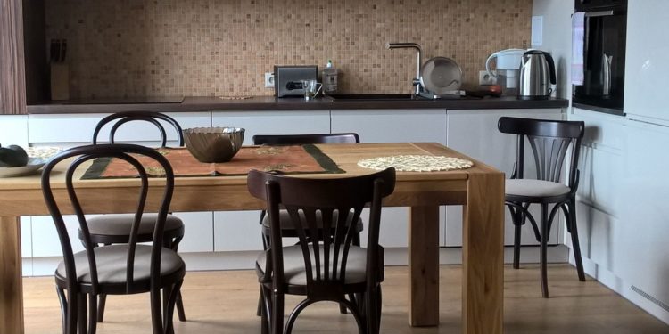 Jakie krzesła do kuchni wybrać?