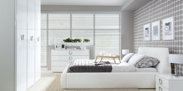 niezagracona sypialnia