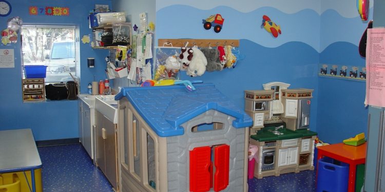 Meble dziecięce: wybieramy regały