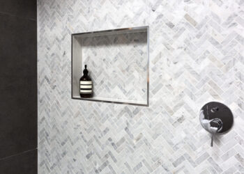 Półki pod prysznicem