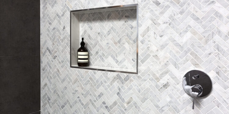 Półki pod prysznicem