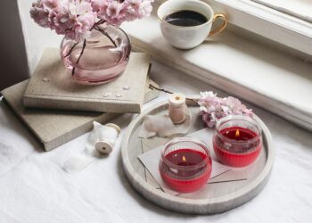 czerwona świeca zapachowa