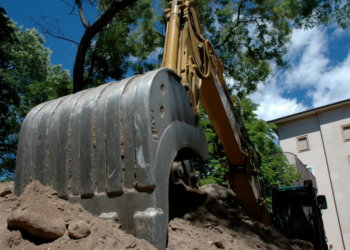 Roboty ziemne przy budowie przydomowego basenu