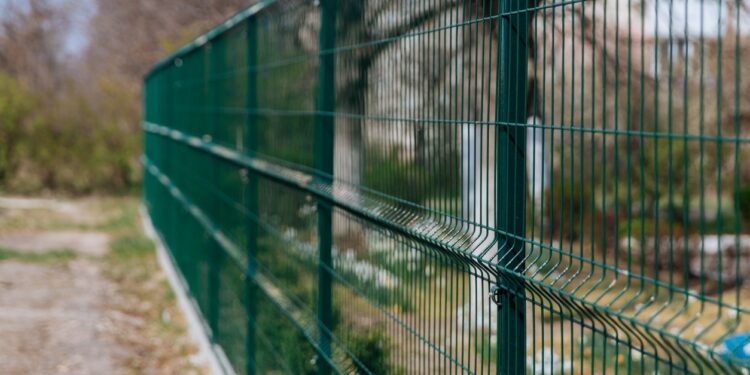 Gdzie i dlaczego najlepiej postawić ogrodzenie panelowe?