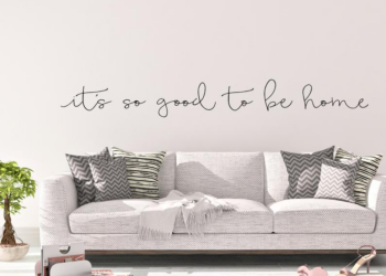 Naklejki na ścianę z cytatem – nowoczesność z duchowym przesłaniem