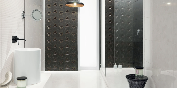 Styl boho w łazience zaaranżowanej na biało i czarno