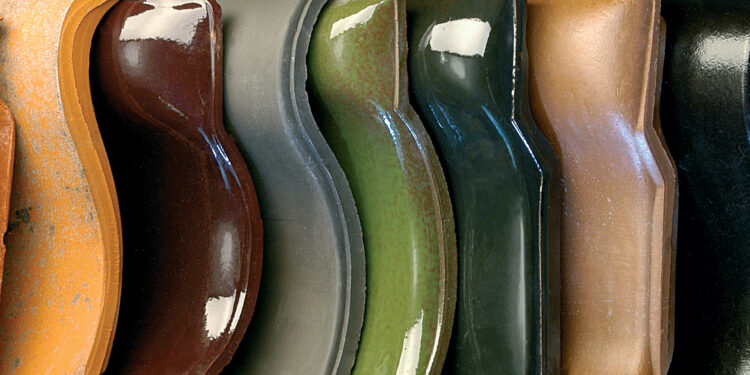 Dachówki ceramiczne – rodzaje, wzory i kolory. Co wybrać na nowoczesny dach?