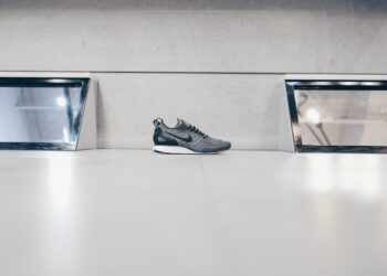 Jak uporządkować buty w swojej garderobie?