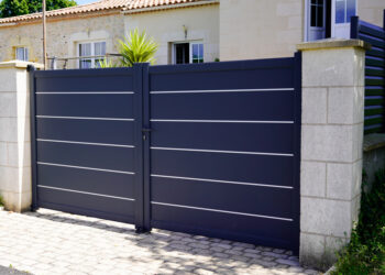 Czym kierować się przy wyborze bramy dwuskrzydłowej?