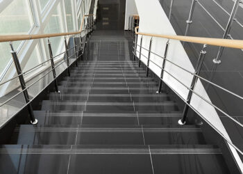 System balustrad całoszklanych. Jakie są ich zalety?