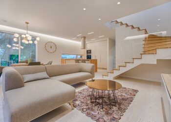 Jak wybrać idealny stolik kawowy do salonu?