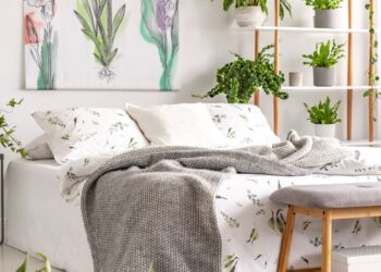 Kwiatowe dodatki do sypialni – przygotuj swoje mieszkanie na wiosnę!