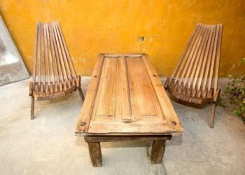 Czy warto postawić na meble ze starego drewna?