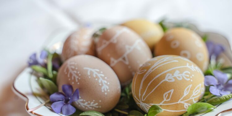 Wielkanoc 2022. Jaka zastawa na stół wielkanocny się sprawdzi najlepiej?