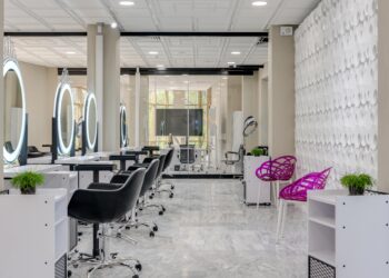 Lustro w salonie kosmetycznym — jakie wybrać?