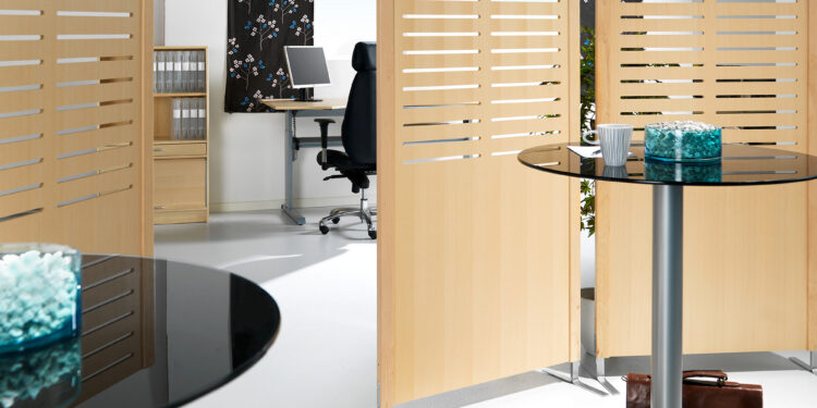 Drewniane ścianki działowe – stylowe rozwiązanie do każdego wnętrza