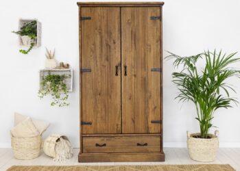 Szafy drewniane – dlaczego warto je zakupić?