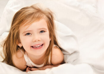 Jak urządzić pokój dla dwójki dzieci? Sprawdź nasze wskazówki aranżacyjne!