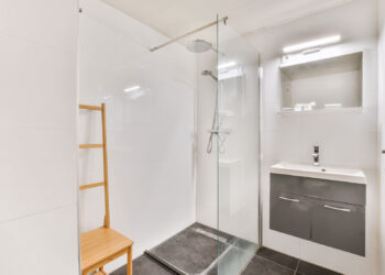 Mała łazienka – jak urządzić łazienkę 4m2?