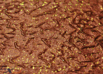 Ściany z połyskiem – brokatowe, metalowe, a może perłowe? Poznaj modne wykończenia ścian!