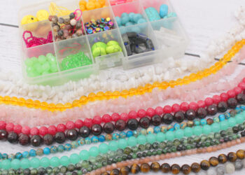 Biżuteria tworzona na własną rękę – ozdobne kamienie naturalne