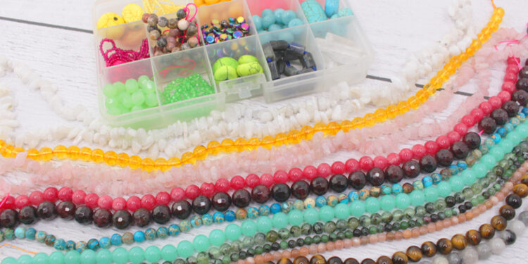 Biżuteria tworzona na własną rękę – ozdobne kamienie naturalne