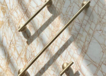 Jakie uchwyty meblowe wybrać podczas projektowania kuchni?