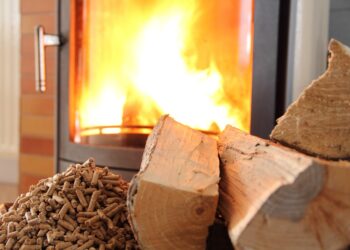 Dlaczego warto mieć w domu kominek na pellet?