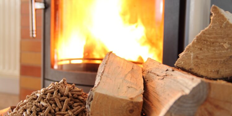 Dlaczego warto mieć w domu kominek na pellet?
