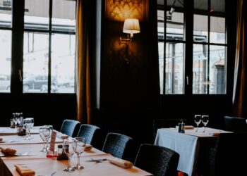 Rolety na wymiar: dlaczego to lepszy pomysł niż zakup gotowych rozwiązań?