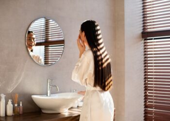 5 sprawdzonych sposobów na zaparowane lustro w łazience
