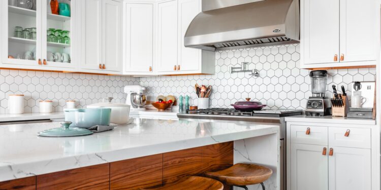 Meble do kuchni – gotowe zestawy, czy zabudowa na wymiar?