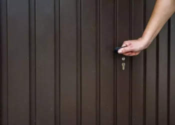 Garaże blaszane w Toruniu – krótki poradnik kupującego