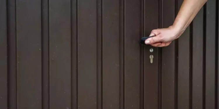 Garaże blaszane w Toruniu – krótki poradnik kupującego