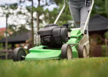 Czy warto naprawiać zepsutą kosiarkę?