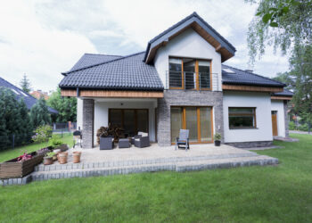 Jakie okna PCV wybrać? Poradnik zakupowy