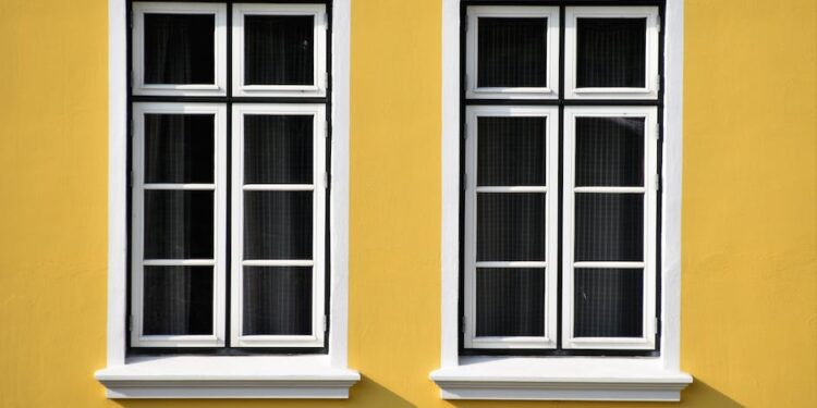 Parapety zewnętrzne do białych okien – które wybrać?