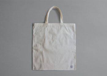 Wielorazowa torba bawełniana – dlaczego jest lepsza niż torba plastikowa?