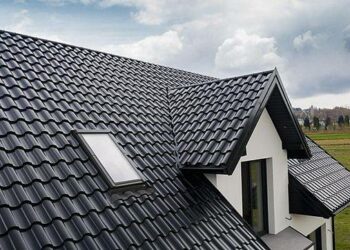 Blachodachówki hybrydowe na dachu