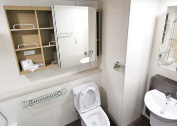 Szafka z lustrem do łazienki