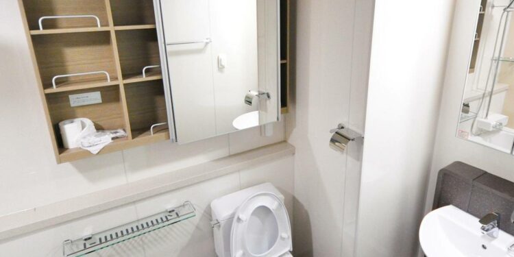 Szafka z lustrem do łazienki