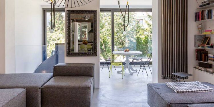 salon z wyjściem na taras