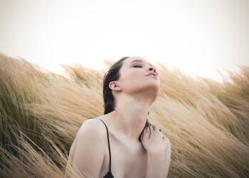 Skuteczna osłona tarasu od wiatru. Z czego ją wykonać?