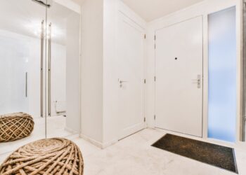 szafa w wiatrołapie