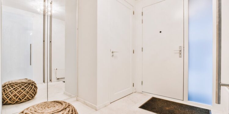 szafa w wiatrołapie